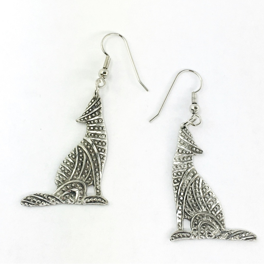 Coyote Dangle Earrings Howling Wolf Diamond Cut Silver Tone New Without Tags